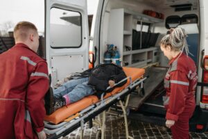 B2B-Assistance-Lösungen: call us bietet Hilfe und Services im Krankheitsfall und bei Unfällen, sowohl bei Reisen als auch zu Hause